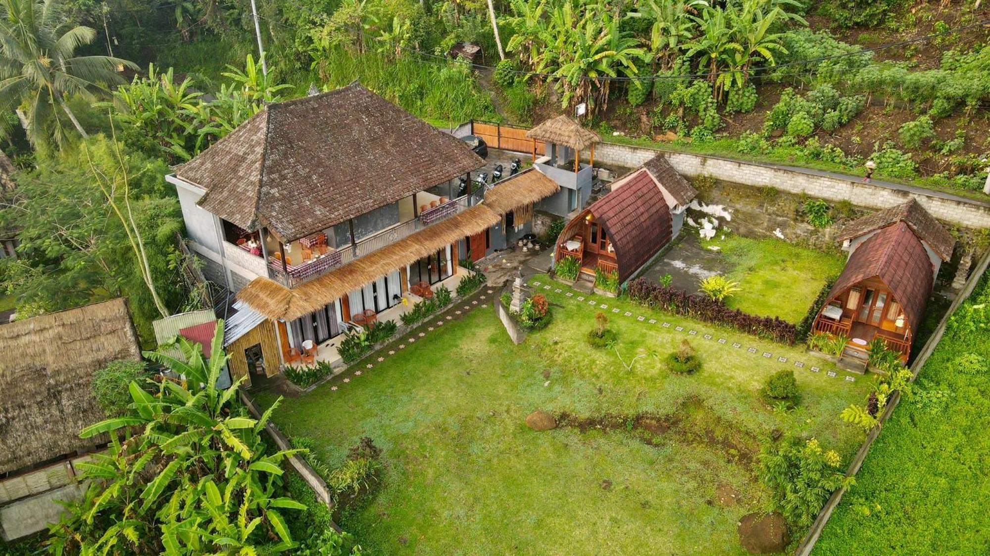 Lumbung Ayu Sari And Spa Сидемен Екстериор снимка