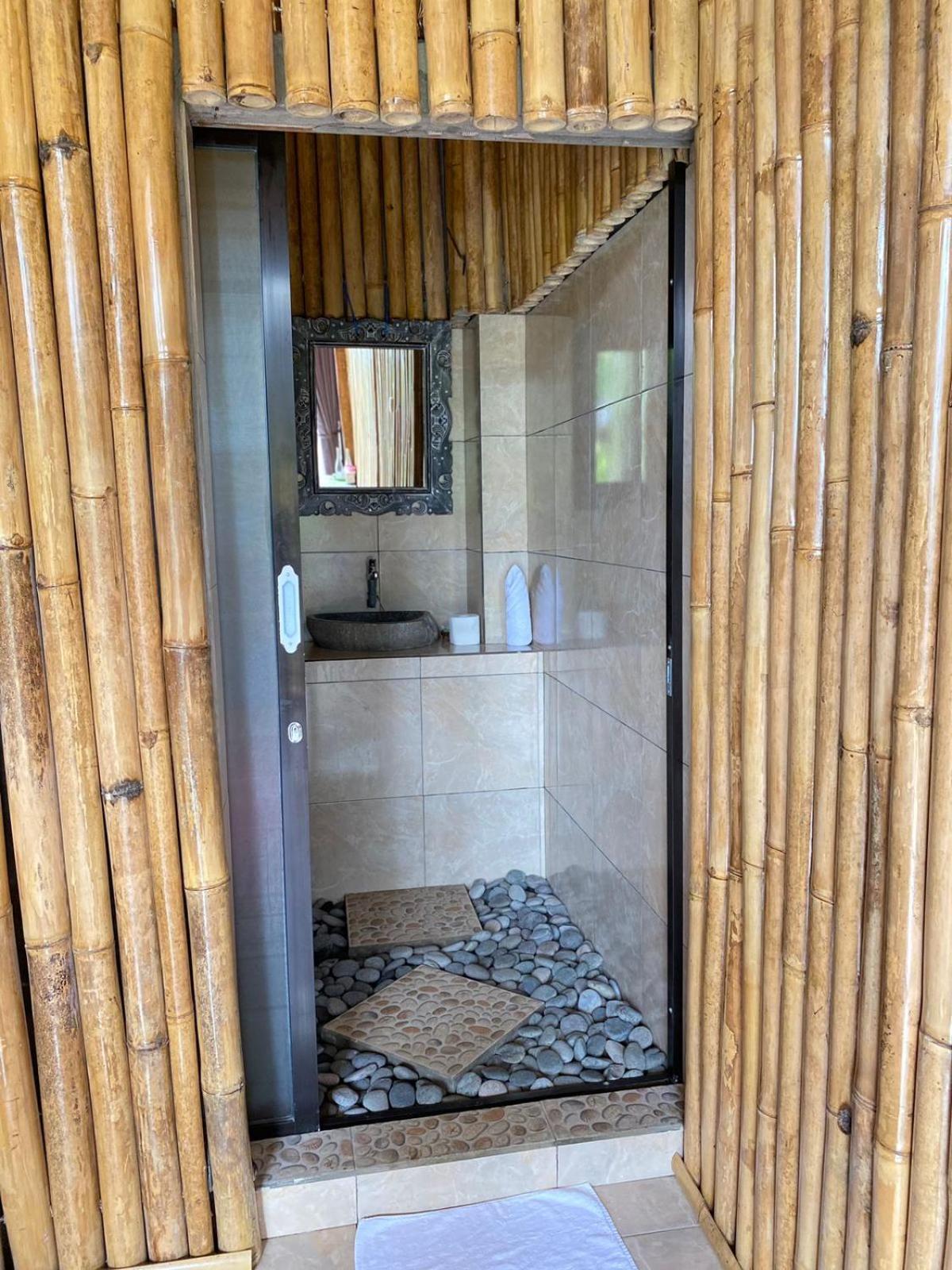 Lumbung Ayu Sari And Spa Сидемен Екстериор снимка